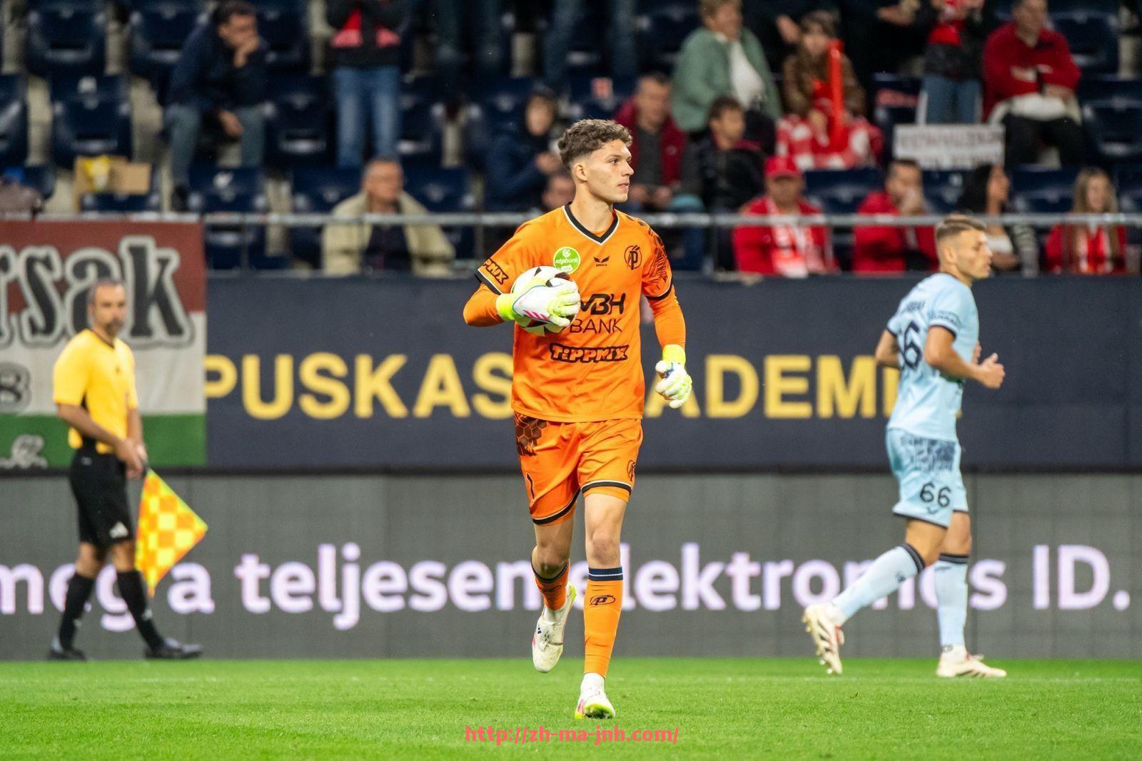 金年会体育-2024年NBA官方公布的联盟最佳阵容引发媒体热议